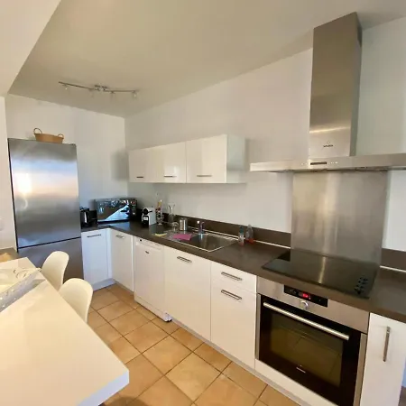 Vue Donnant Sur Le Golfe De St Tropez, 2 Chambres, 6 Pers, Piscine Commune *