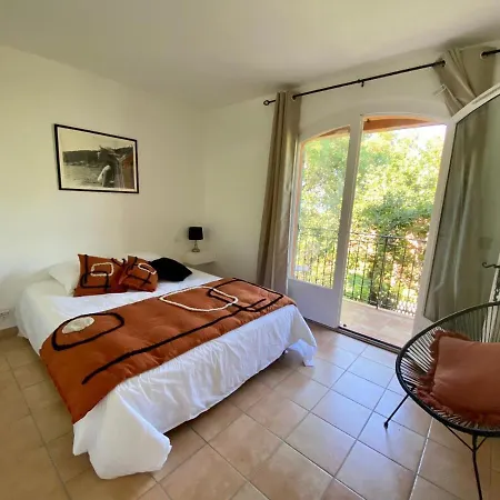 Vue Donnant Sur Le Golfe De St Tropez, 2 Chambres, 6 Pers, Piscine Commune Casa de Férias Saint-Tropez