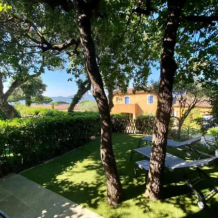 Vue Donnant Sur Le Golfe De St Tropez, 2 Chambres, 6 Pers, Piscine Commune Будинок відпочинку *