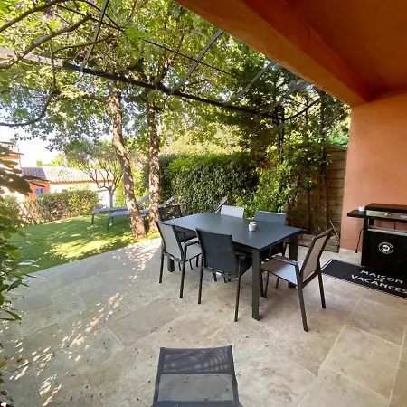 Vue Donnant Sur Le Golfe De St Tropez, 2 Chambres, 6 Pers, Piscine Commune Будинок відпочинку *