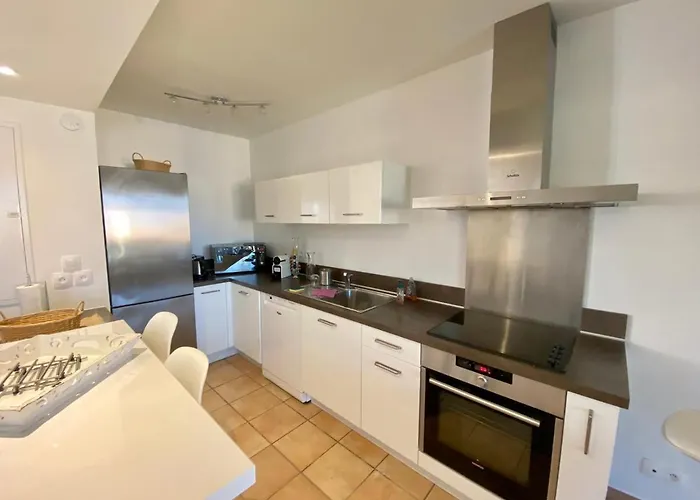 Vue Donnant Sur Le Golfe De St Tropez, 2 Chambres, 6 Pers, Piscine Commune *