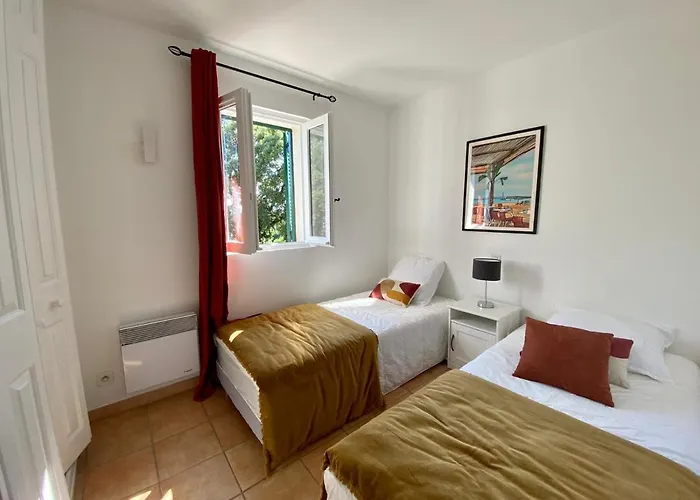 Dom wakacyjny Vue Donnant Sur Le Golfe De St Tropez, 2 Chambres, 6 Pers, Piscine Commune