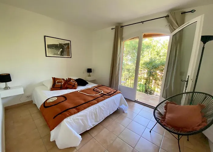 Vue Donnant Sur Le Golfe De St Tropez, 2 Chambres, 6 Pers, Piscine Commune Nyaraló Saint-Tropez