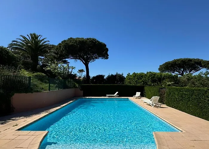 Vue Donnant Sur Le Golfe De St Tropez, 2 Chambres, 6 Pers, Piscine Commune
